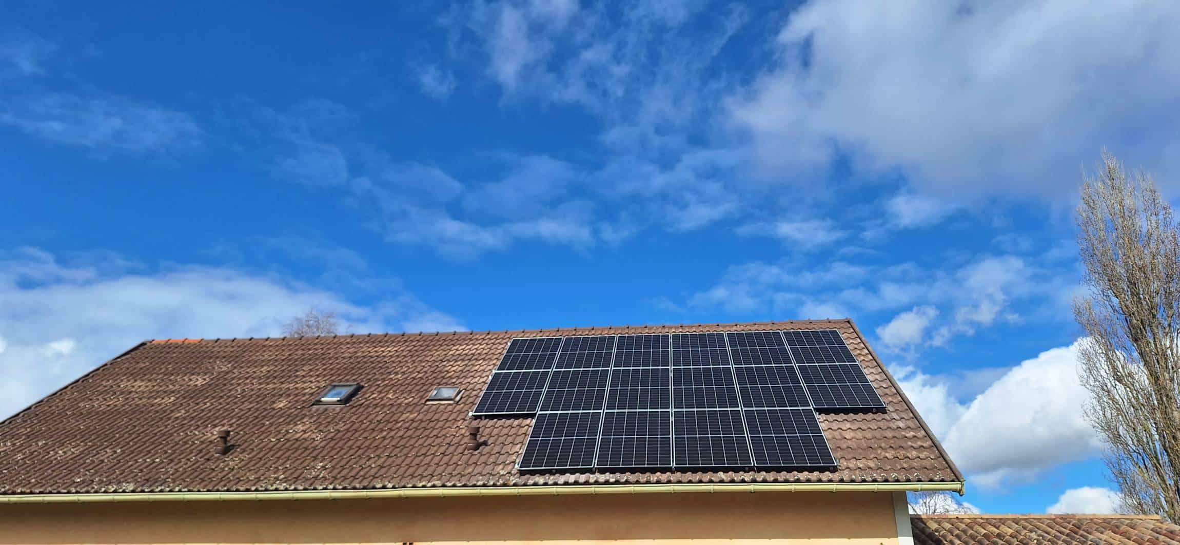 Installation de panneaux photovoltaïques sur un toit