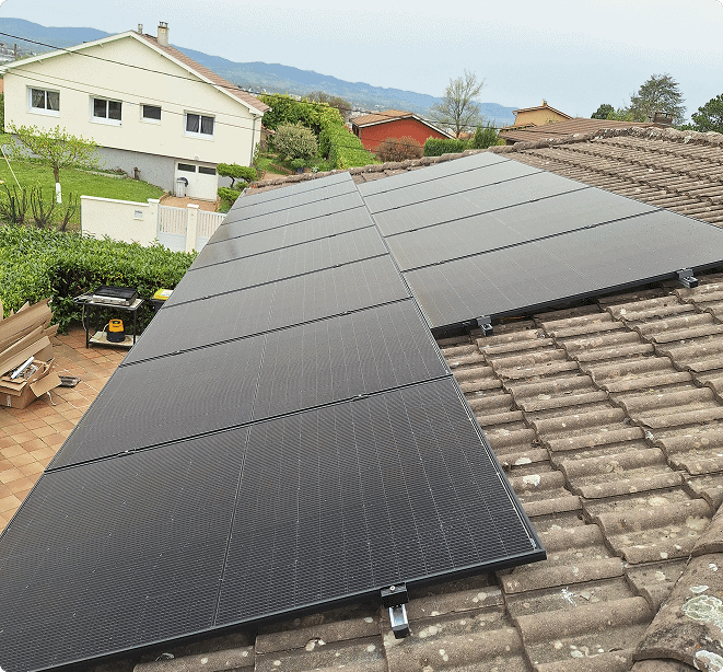 Maison équipée par notre installation panneaux photovoltaïques