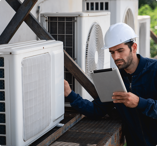Technicien préparant une installation climatisation réversible