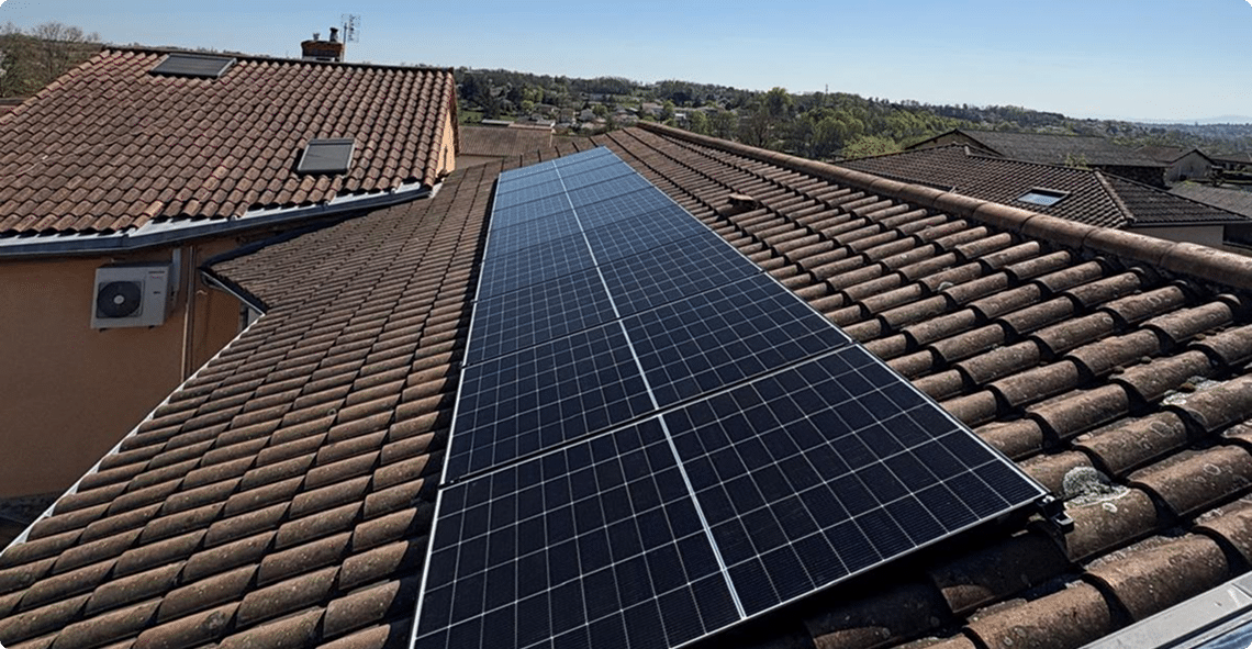 Panneaux solaires photovoltaïques sur toit